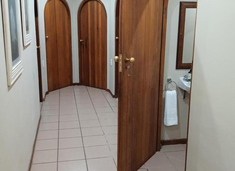 Дом 1 Спальня, Crestwood Bed & Breakfast