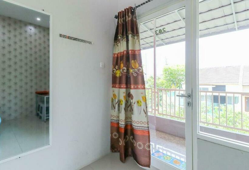 Номер Стандарт, Griya Mulya Near Alun Alun Batu Mitra Reddoorz