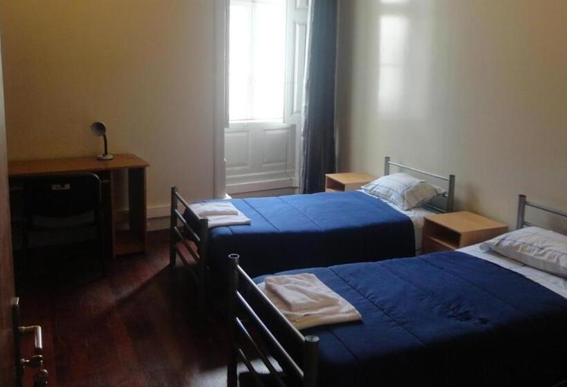اتاق استاندارد با سرویس بهداشتی مشترک, Be Coimbra Hostels