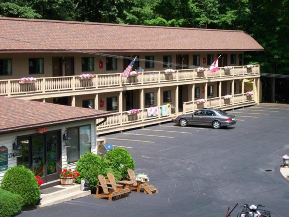 Номер Стандарт, Tall Pines Motel