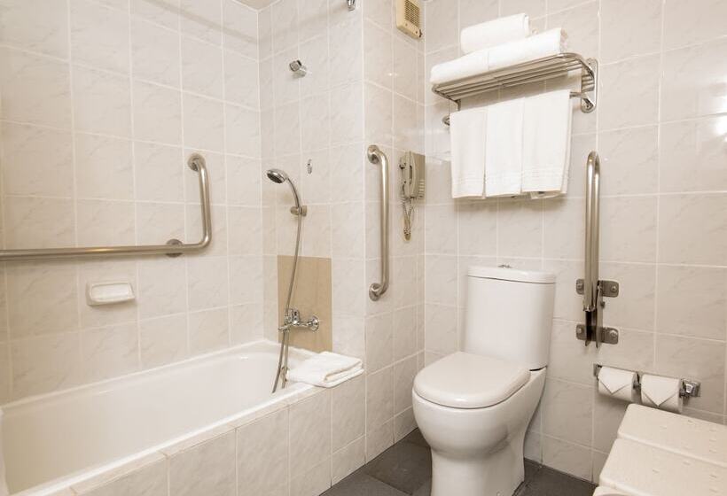 Номер Стандарт 2 Двуспальные Кровати, Holiday Inn Express Santiago Las Condes, An Ihg