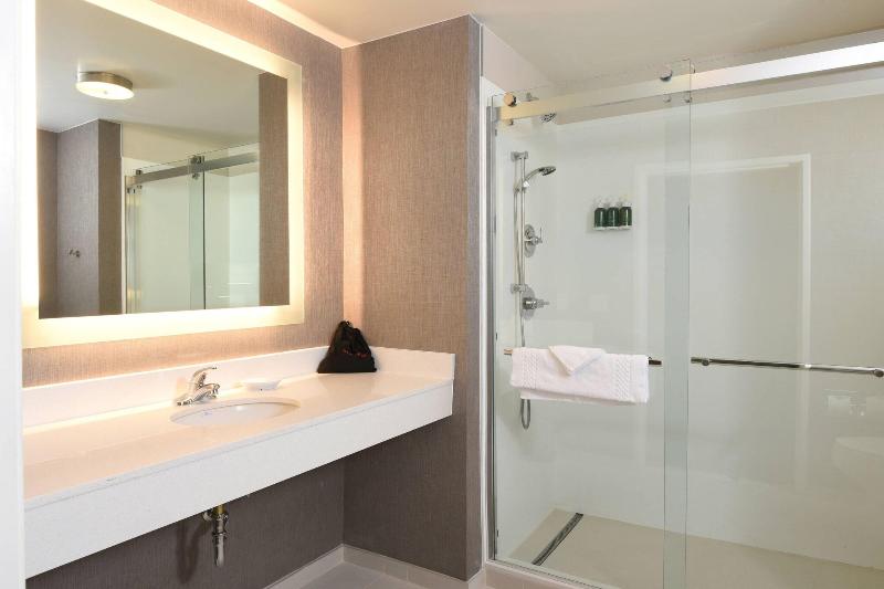 Люкс Кровать Кинг, Springhill Suites Des Moines West