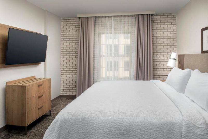 带大床的标准工作室, Staybridge Suites San Antonio Airport, An Ihg