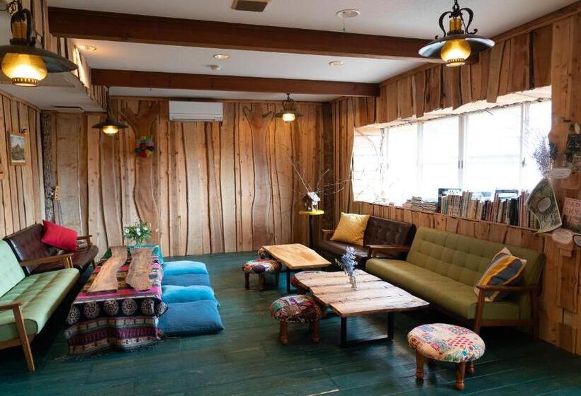 Четырехместный номер эконом класса с общей ванной комнатой, Lodge Mondo