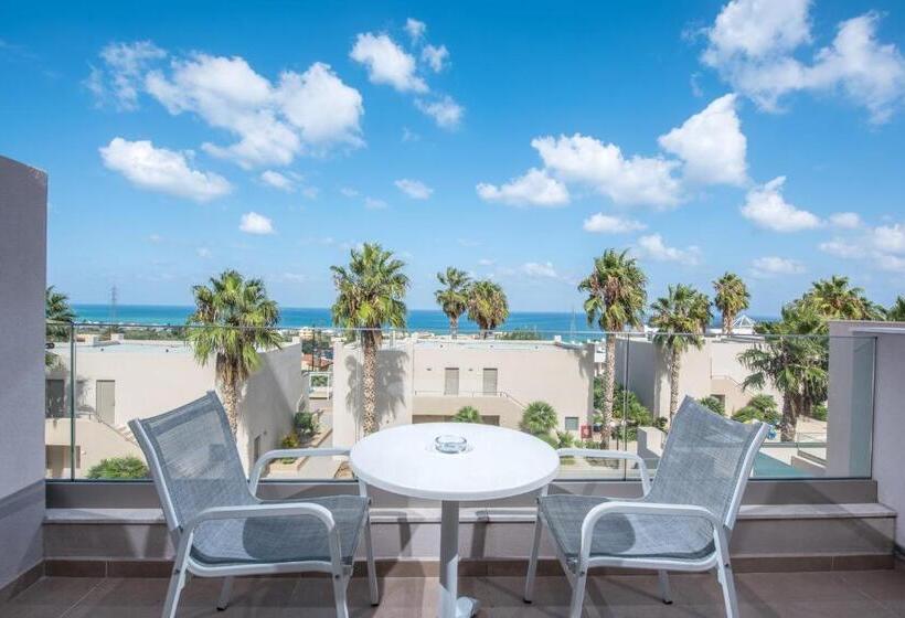 חדר דלוקס נוף לים, Royal & Imperial Belvedere Resort