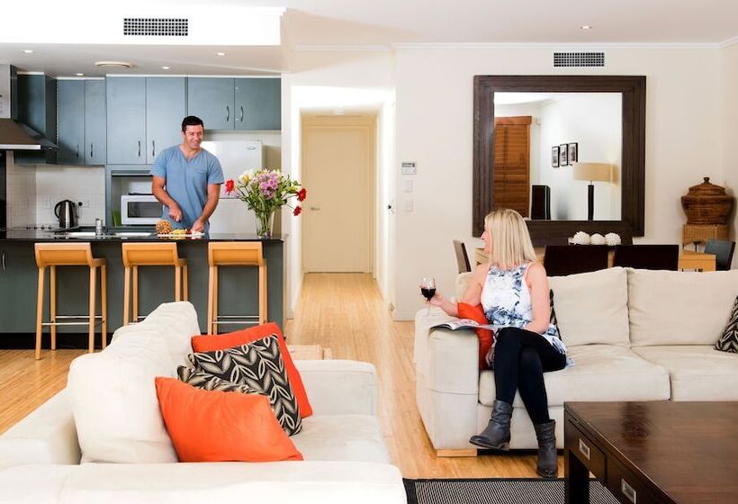 Апартаменты 2 спальни Вид на Бассейн, Colonial Resort Noosa