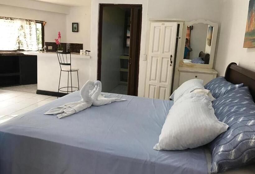 חדר משפחתי, Cabinas Cafe Del Mar