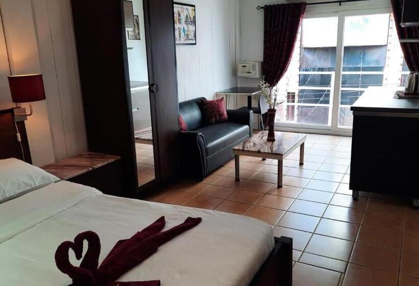 Номер Deluxe, Swiss Food Restaurant And Room For Rent