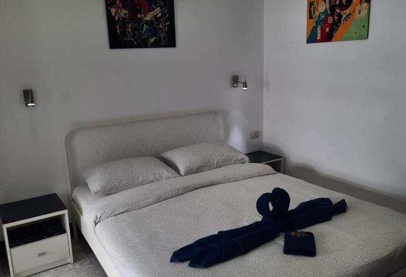 Семейный Номер Deluxe, Swiss Food Restaurant And Room For Rent