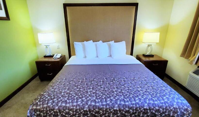 Люкс Кровать Кинг, Travel Inn And Suites  Sikeston Miner I 55 Exit 67
