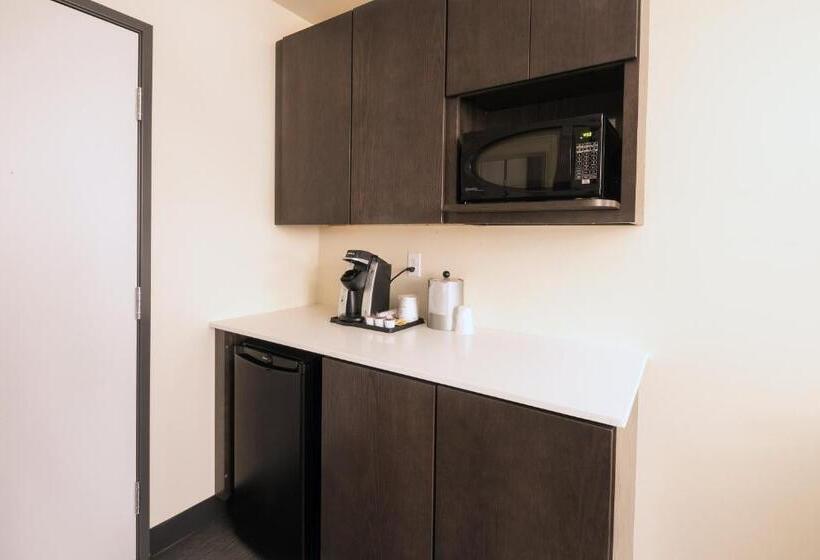 Люкс Кровать Кинг, Holiday Inn Hotel & Suites   Mount Pleasant, An Ihg