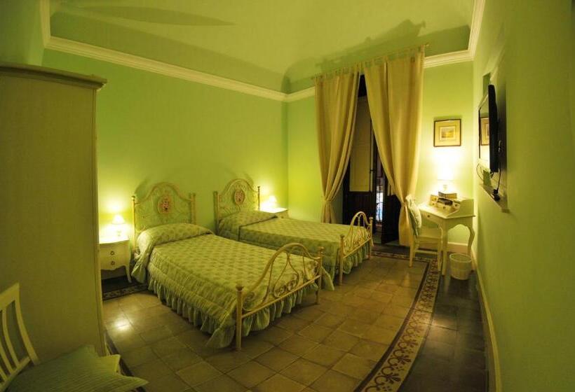 اتاق استاندارد سه تخته با بالکن, Al Duomo Inn