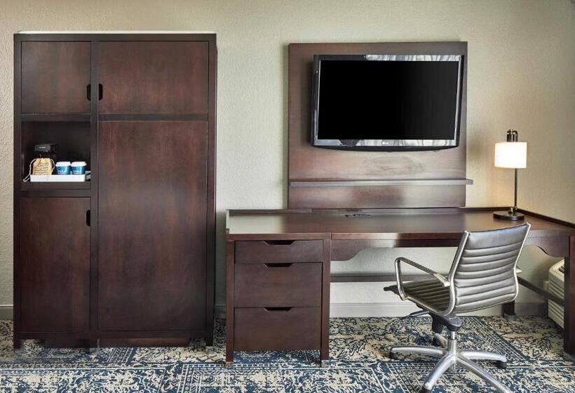 ２ダブルベッドのスタンダードルーム, Four Points By Sheraton Tallahassee Downtown