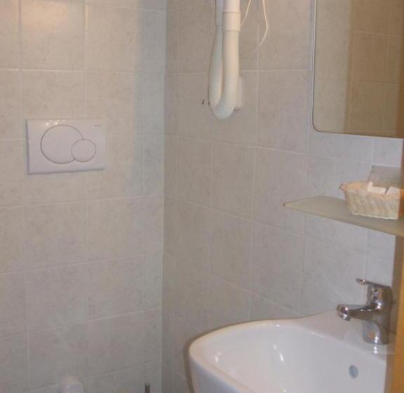 Camera Tripla Standard, Citta