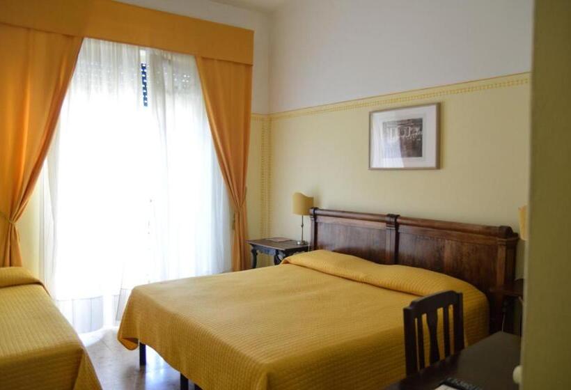 اتاق استاندارد سه نفره, Club I Pini   Residenza D Epoca In Versilia