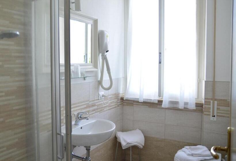 اتاق استاندارد سه نفره, Club I Pini   Residenza D Epoca In Versilia