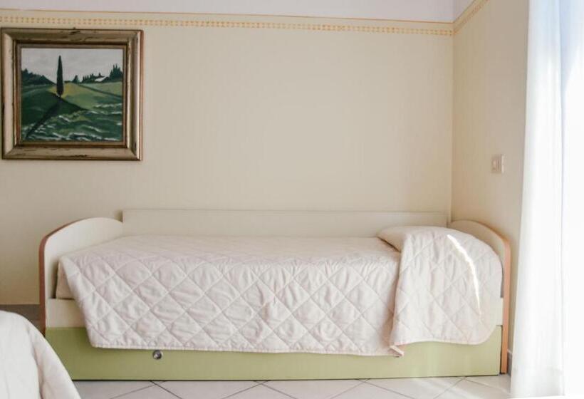 اتاق استاندارد چهار تخته, Club I Pini   Residenza D Epoca In Versilia