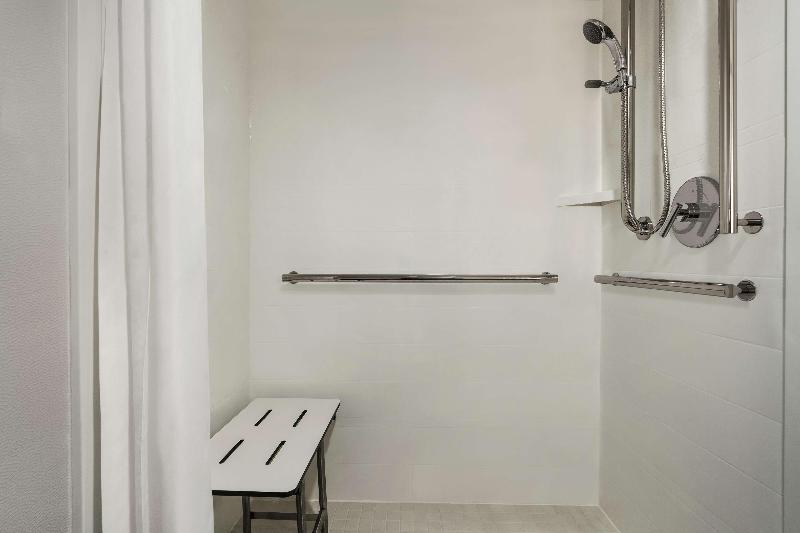 스탠다드 룸, Hampton Inn Dulles Cascades