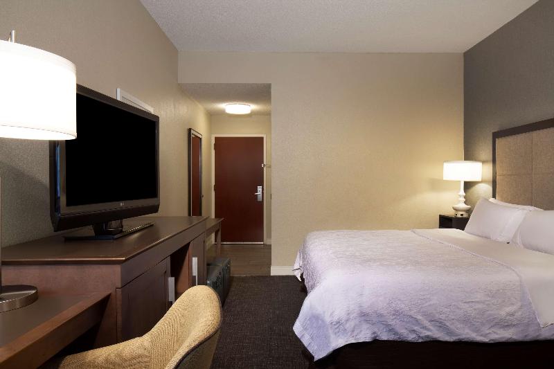 Стандартный Номер Кровать Кинг, Hampton Inn Lawrenceville