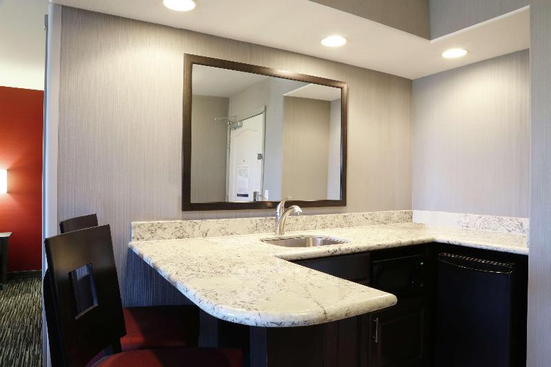 스탠다드 스튜디오 킹침대, Hampton Inn & Suites Temecula