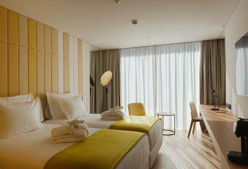 Quarto standart comunicado, Lumen Hotel & The Lisbon Light Show