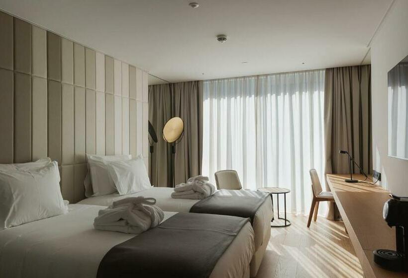 Quarto standart comunicado, Lumen Hotel & The Lisbon Light Show