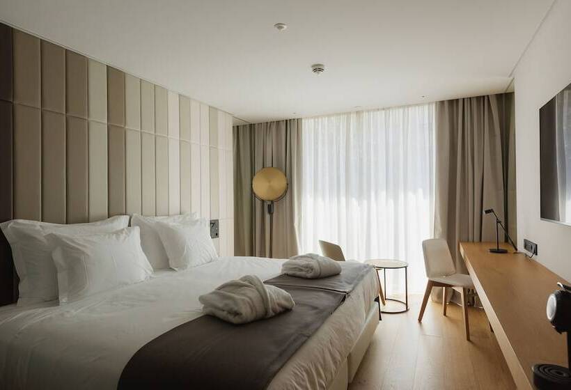 Quarto standart comunicado, Lumen Hotel & The Lisbon Light Show
