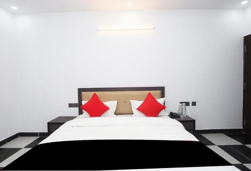 Номер Basic, Capital O Peaceful Stays Near Iskcon Temple Noida