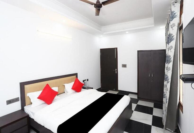 Номер Basic, Capital O Peaceful Stays Near Iskcon Temple Noida