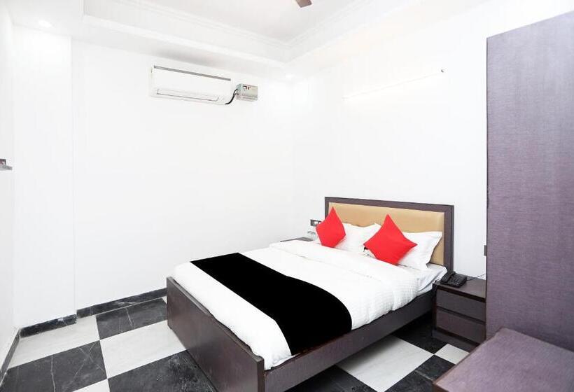 Трехместный Номер Deluxe, Capital O Peaceful Stays Near Iskcon Temple Noida