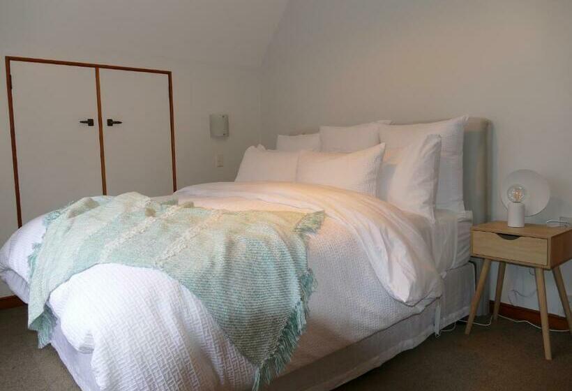Номер Deluxe Кровать Кинг, Number41 Bed + Breakfast