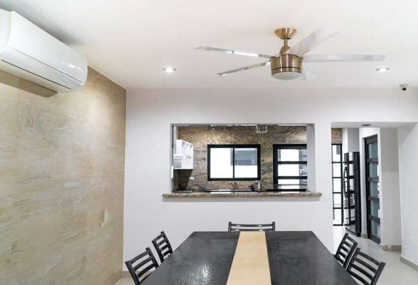 غرفة ديلوكس, Econosuites Fundidora