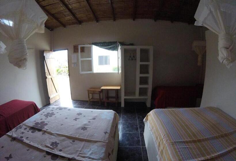 חדר סטנדרט לארבעה, Montañita Garden Hostal