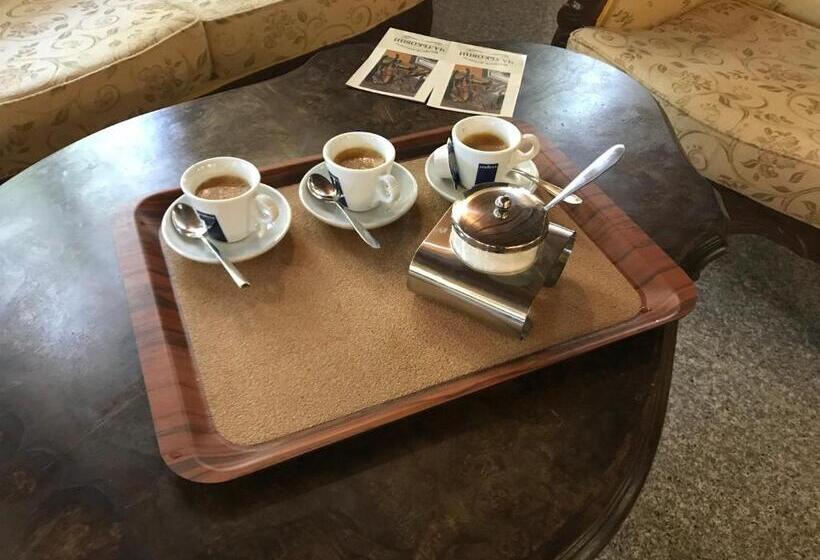 استودیو خانوادگی, къща стария град