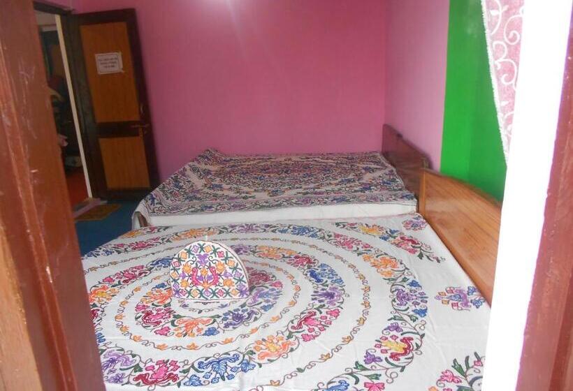 家庭间, Alamdar Guest House