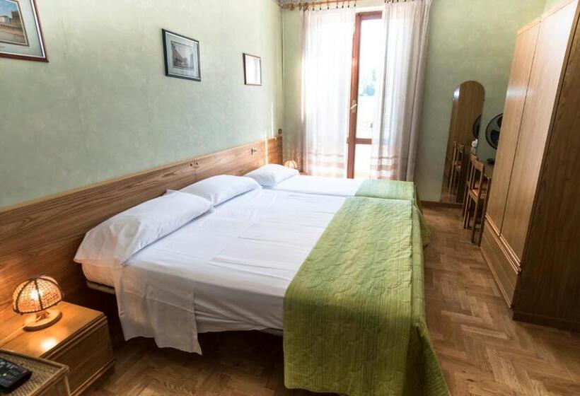 Трехместный Номер Классика, Camere R 75