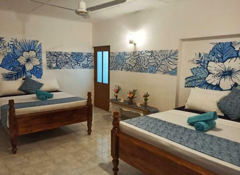 اتاق استاندارد سه نفره, Singhe House
