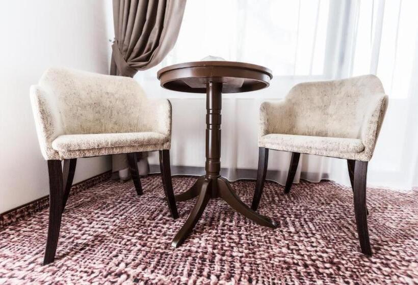 اتاق استاندارد سه تخته با بالکن, Grand Hotel Belvedere