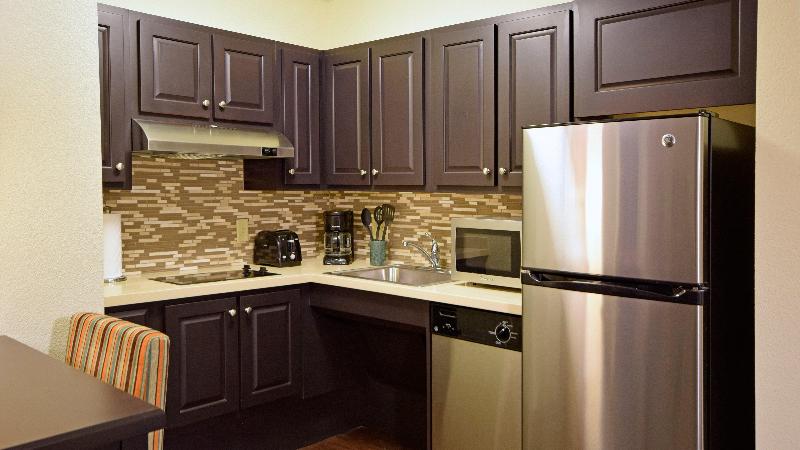 מיטת קינג בסוויטה, Staybridge Suites   Cincinnati North, An Ihg