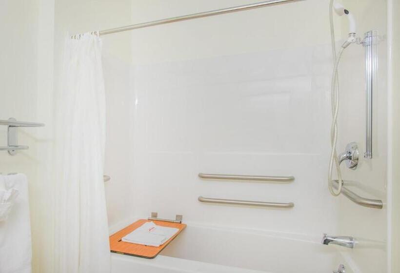 Номер Стандарт Адаптированный для Инвалидов, Microtel Inn & Suites By Wyndham Plattsburgh
