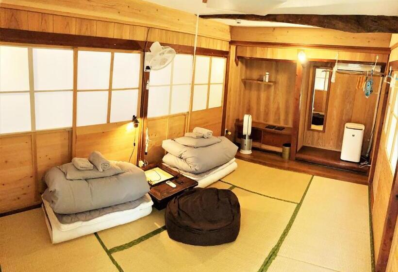 Семейный Номер, 奄美ゲストハウス Hub A Nice Inn