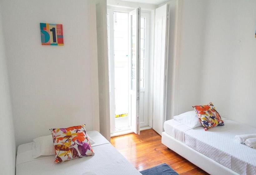 Трехместный Номер Стандарт Совместная Ванная, Guest House Amoreiras