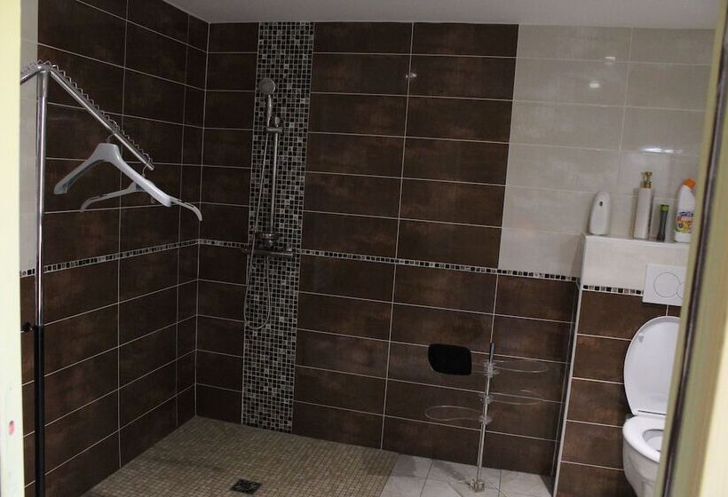 Семейный Номер, Le Fauverney Lodge