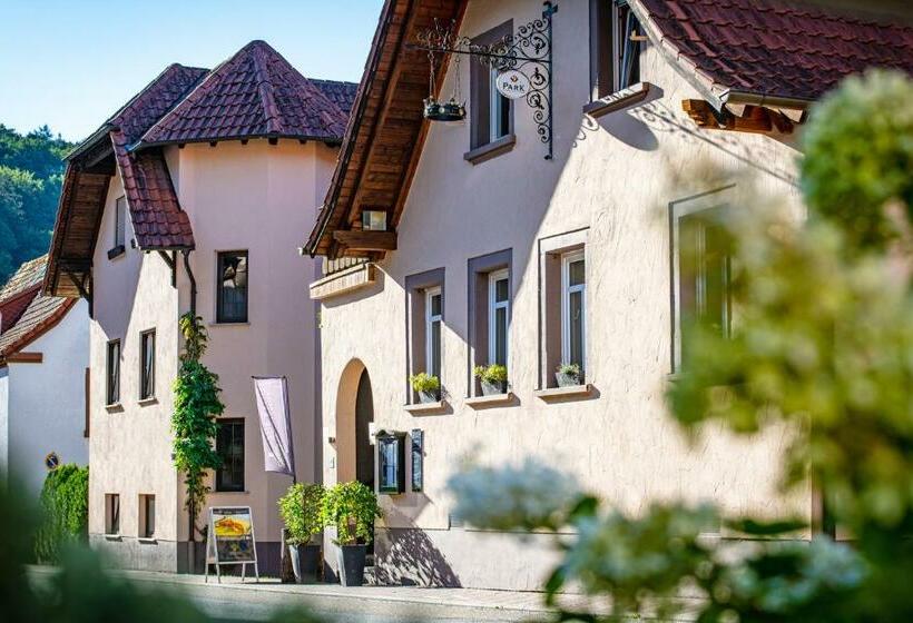 Номер Стандарт с Балконом, Landgasthaus & Hotel Zur Krone