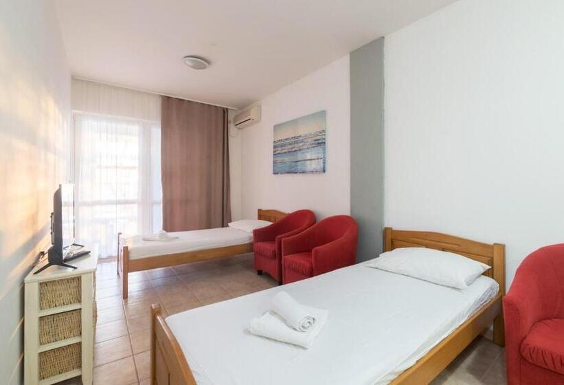Семейный Номер Вид на Море, Aparthotel Roccia