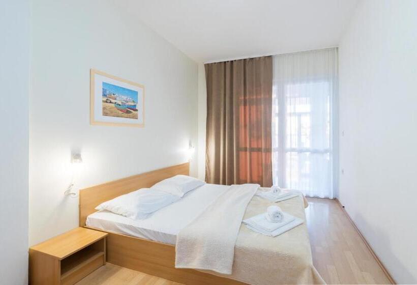 חדר משפחתי נוף לים, Aparthotel Roccia