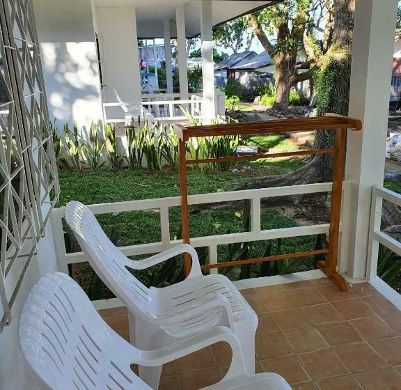 이코노미 룸, Blue Bay Bungalow