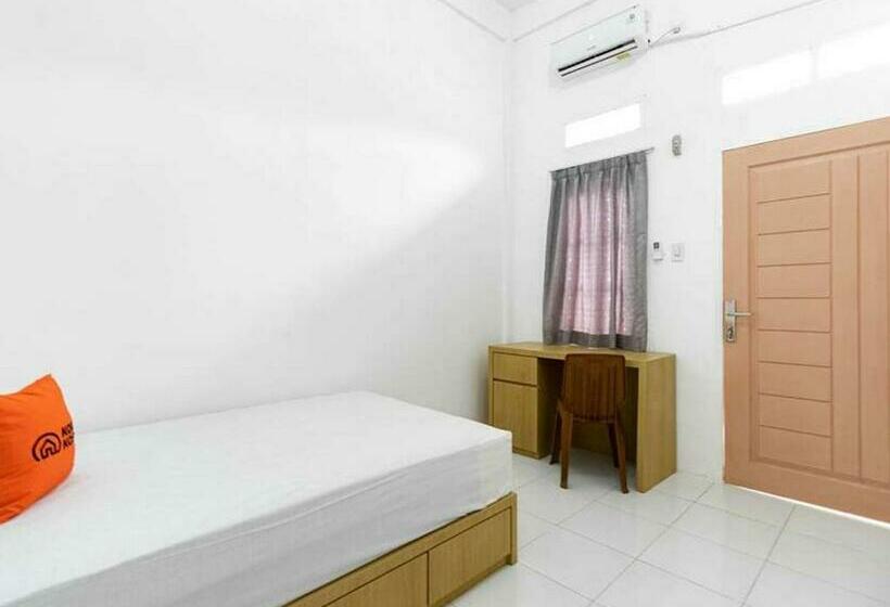 Номер Стандарт Индивидуальный Совместная Ванная, Koolkost Near Wisata Purwahamba Indah Tegal