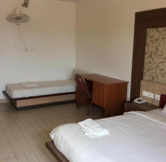 Трехместный Номер Superior, Sri Vaari Residency