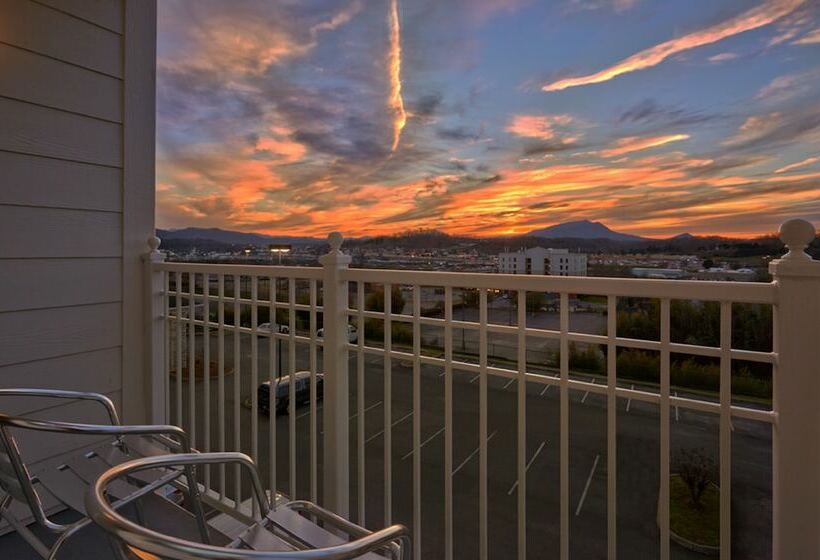 带2个双人床的标准工作室, Holiday Inn Express And Suites Pigeon Forge Sevierville By Ihg